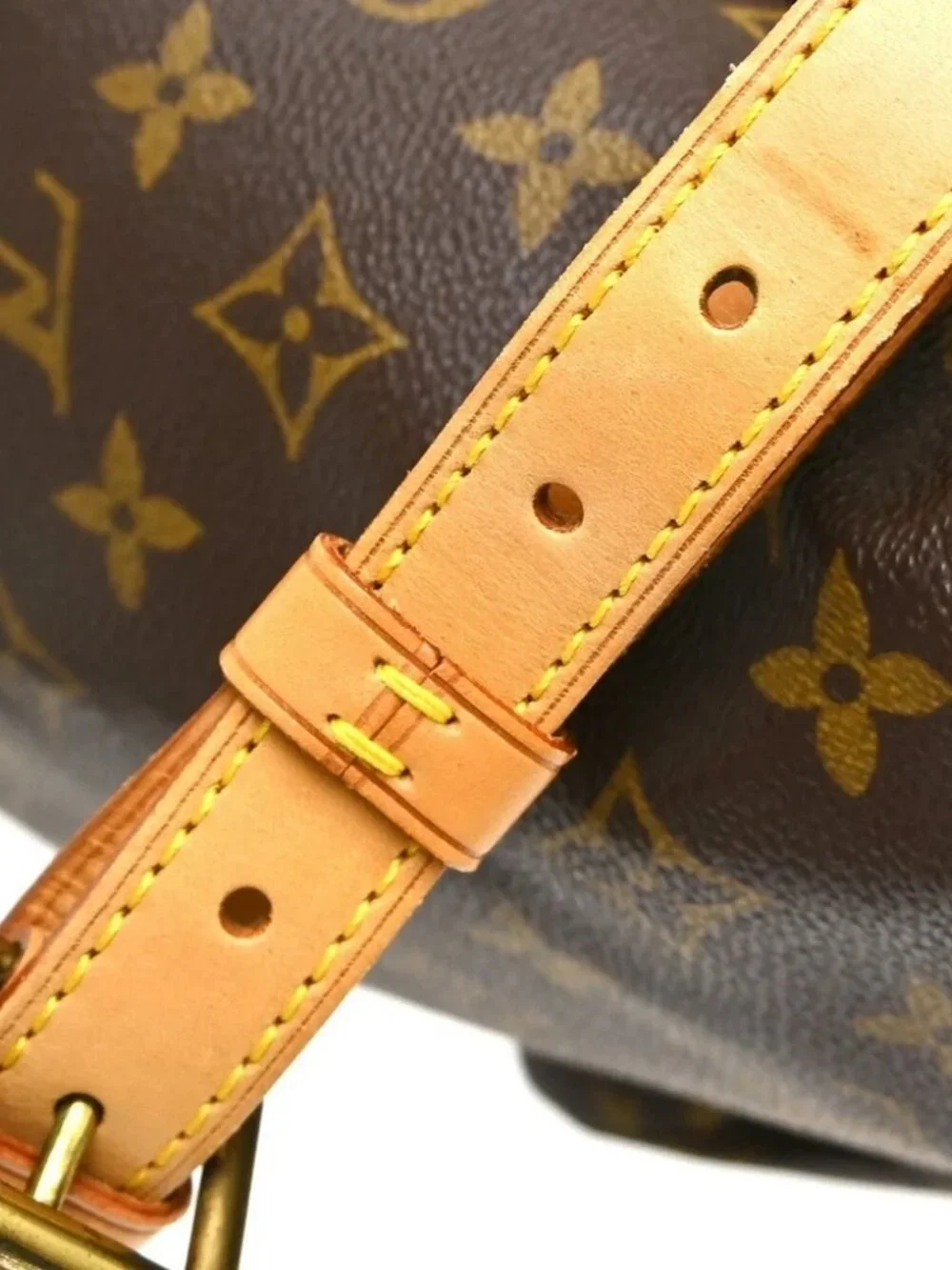 Louis Vuitton outside 	ab
